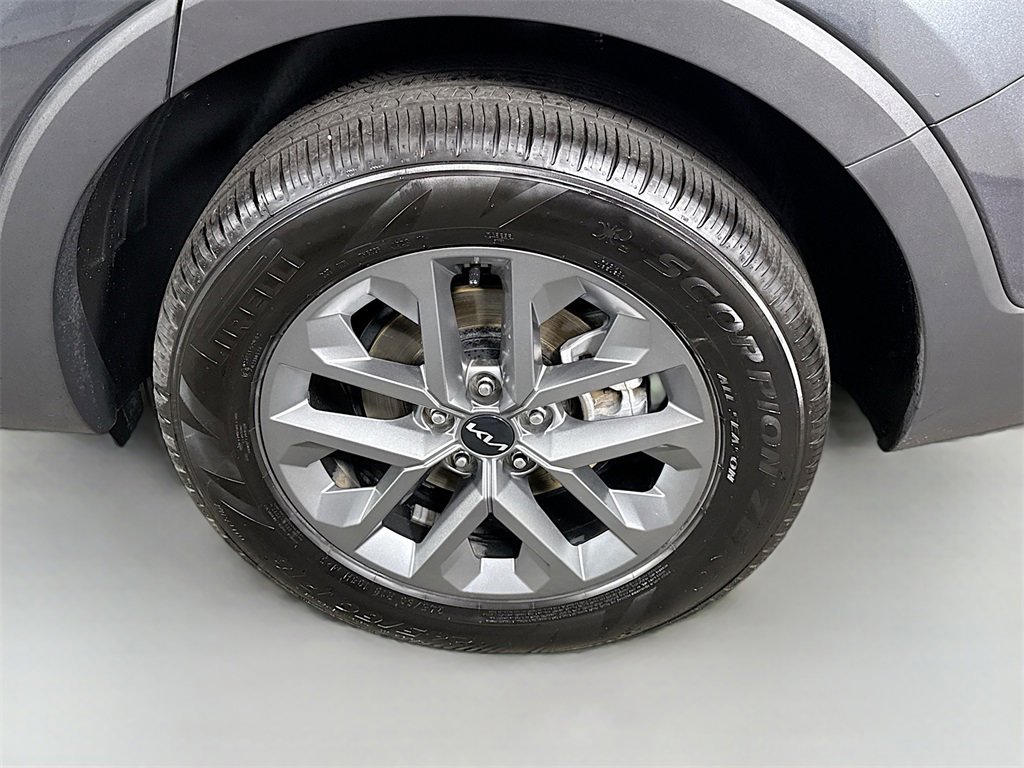 Used 2024 Kia Telluride LX image 36