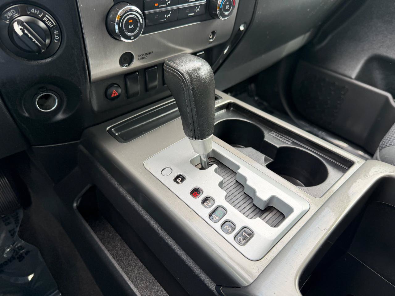 Used 2011 Nissan Titan SV w/ SV Premium Utility Pkg AWD/4WD image 13