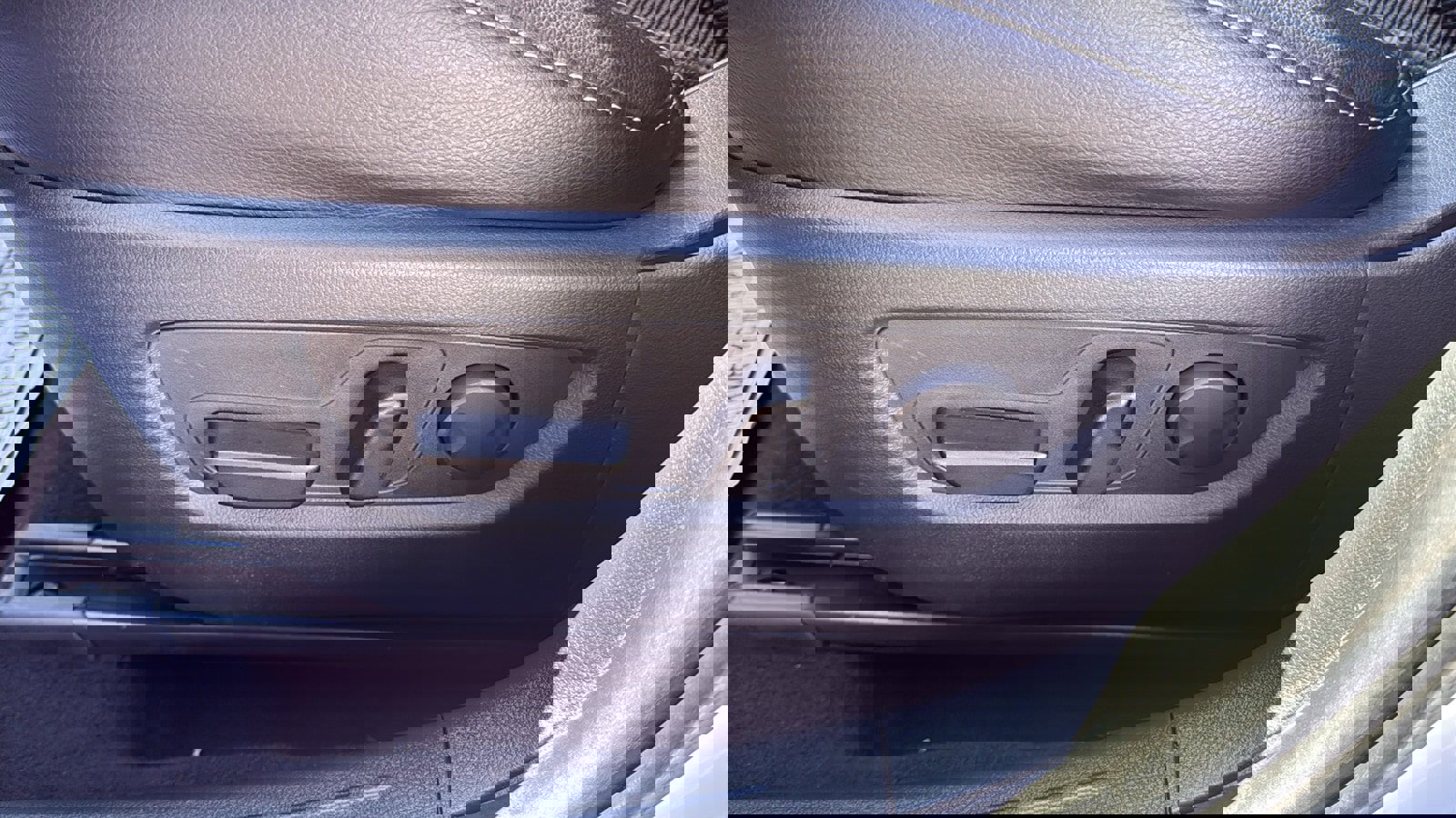 Certified 2025 MAZDA CX-50 AWD 2.5 S w/ Premium Package image 13