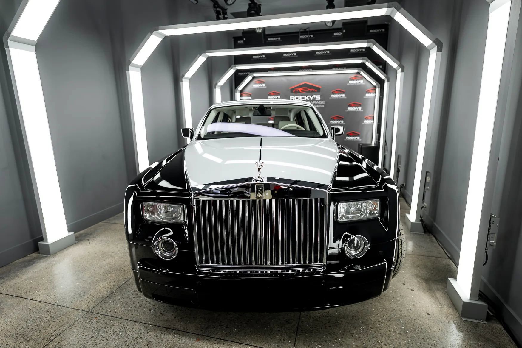 Used 2009 Rolls-Royce Phantom Sedan image 3