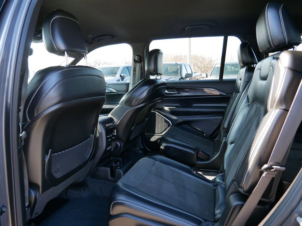 Used 2021 Jeep Grand Cherokee L Laredo image 12