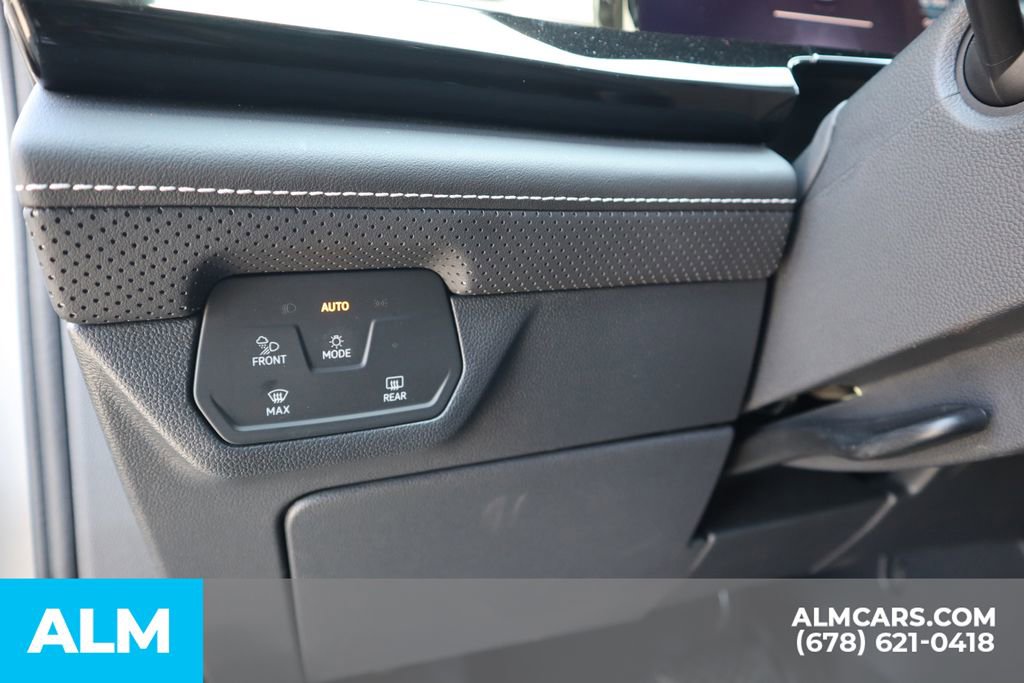 Used 2025 Volkswagen Atlas SE image 13