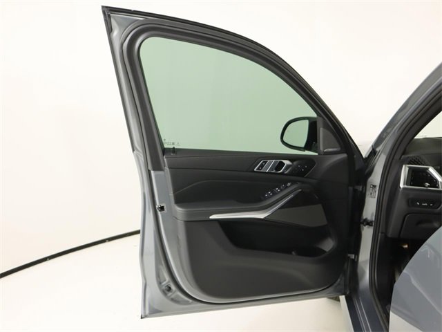 Used 2025 BMW X5 M60i image 10