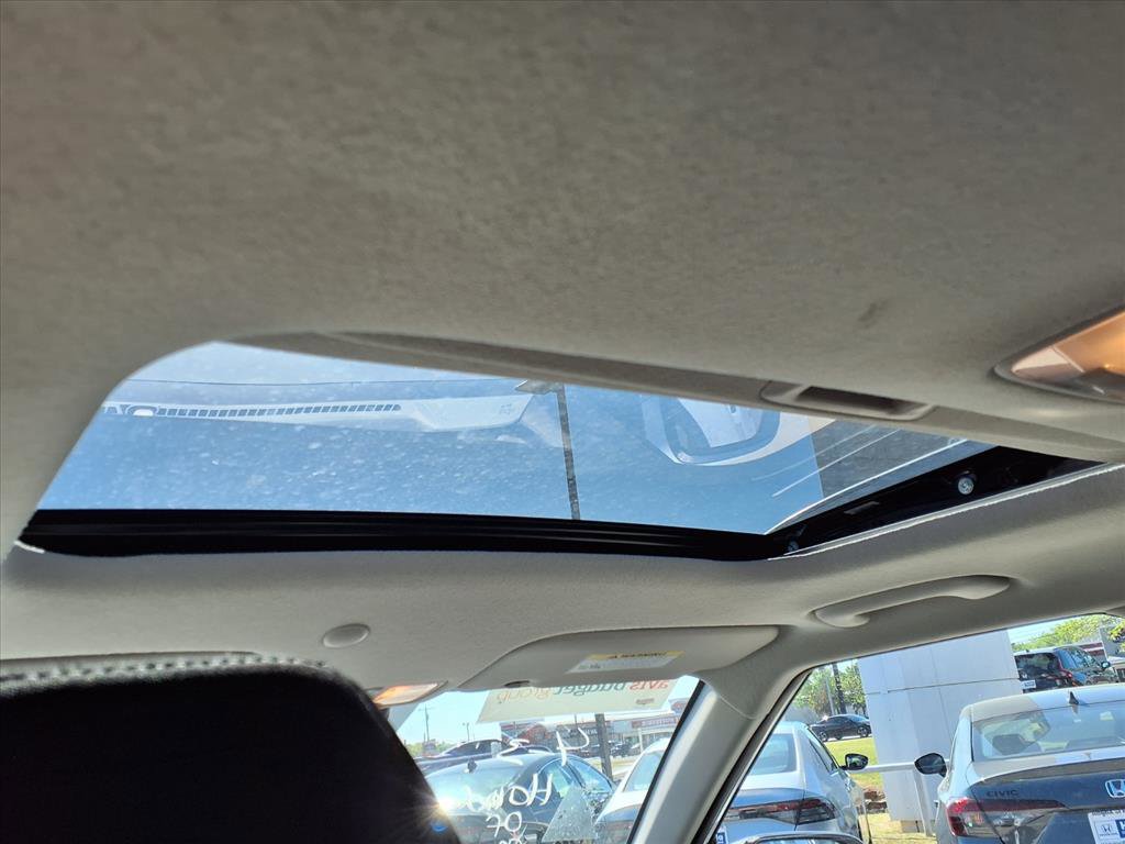 Used 2025 Hyundai Venue SEL image 18