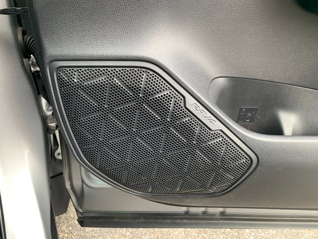 Used 2025 Toyota RAV4 XLE image 21