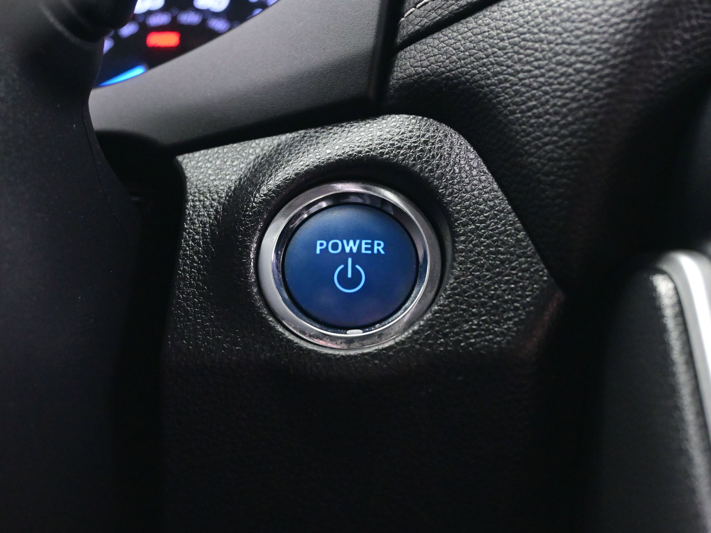 Used 2019 Toyota RAV4 XLE w/ Carpet Mat Package image 22