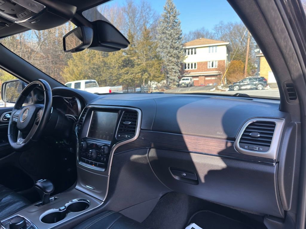 Used 2014 Jeep Grand Cherokee Overland w/ Advanced Technology Group AWD/4WD image 26
