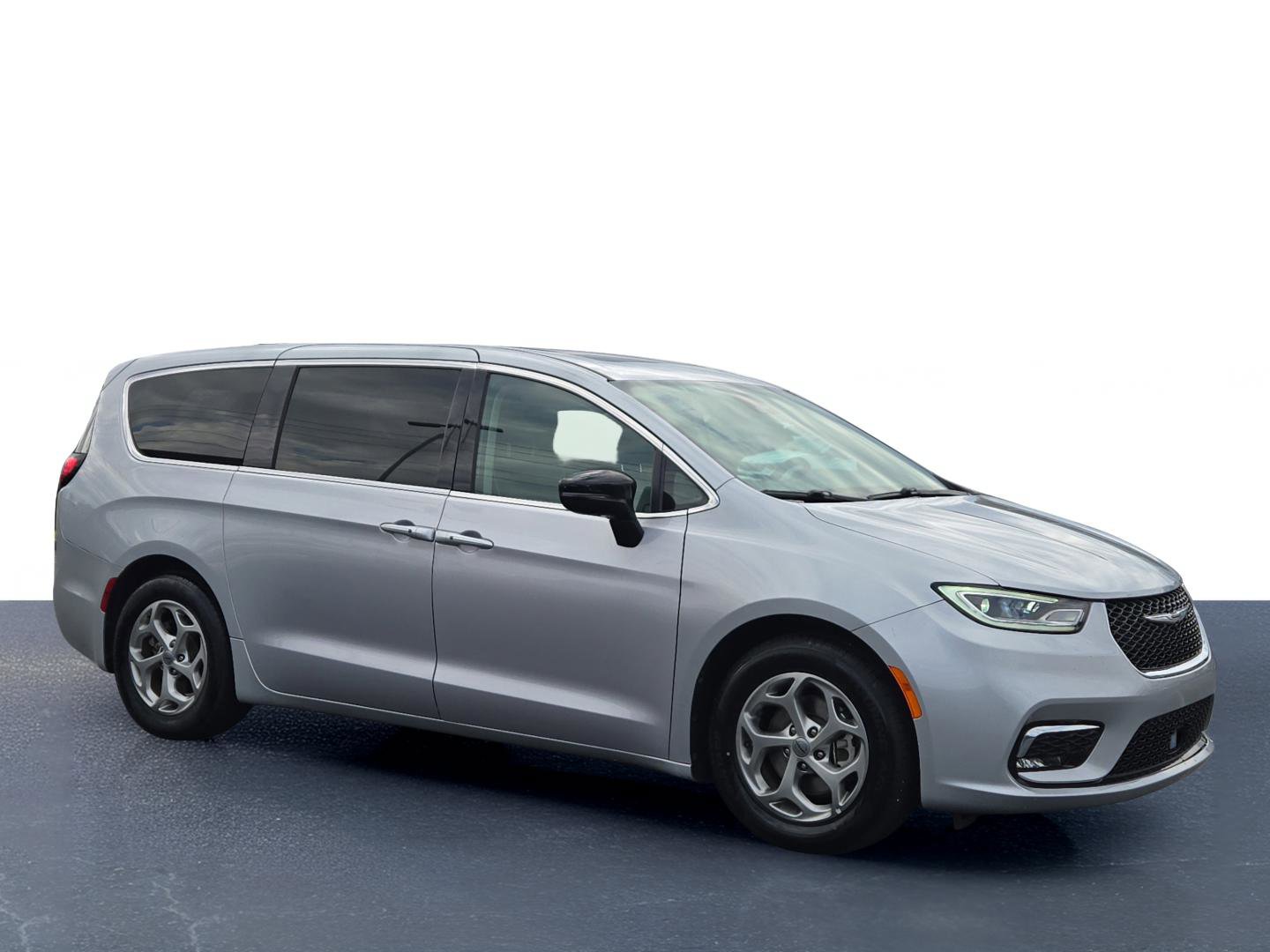 Used 2024 Chrysler Pacifica Limited image 5