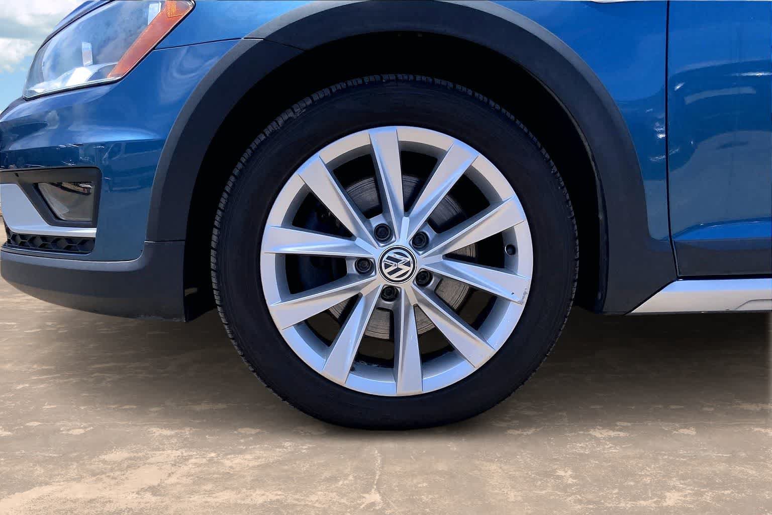 Used 2017 Volkswagen Golf Alltrack SE AWD/4WD image 8
