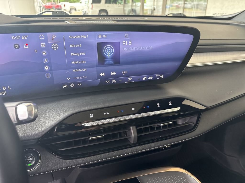 Certified 2025 Buick Enclave Avenir AWD/4WD image 13