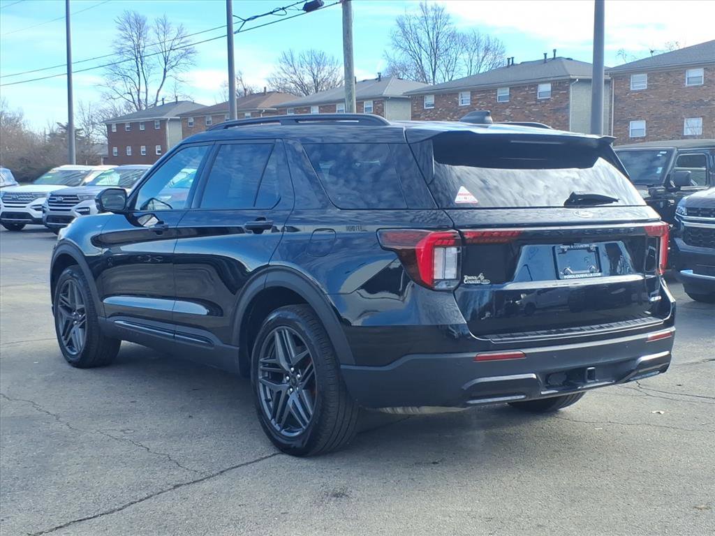 Used 2025 Ford Explorer ST-Line w/ ST-Line Street Pack image 5