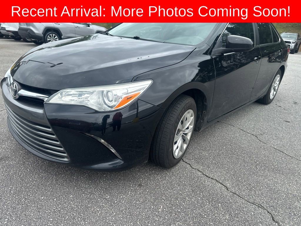 Used 2017 Toyota Camry LE FWD image 1