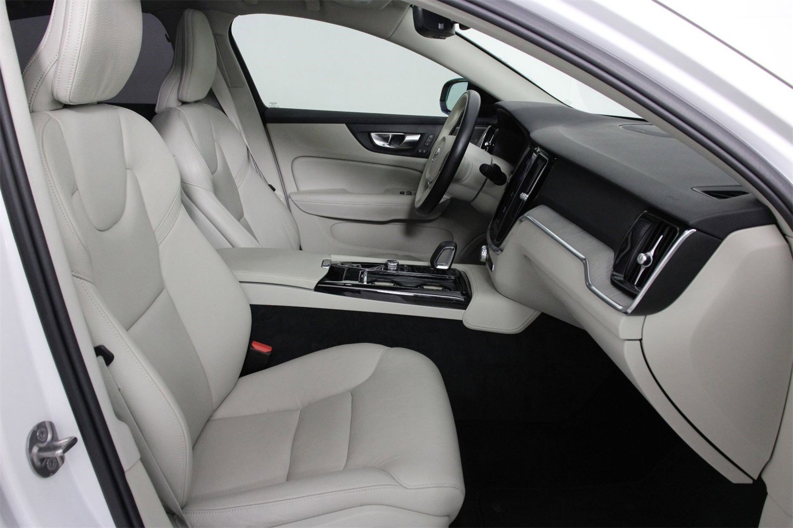 Certified 2025 Volvo S60 T8 Plus w/ Climate Package image 29