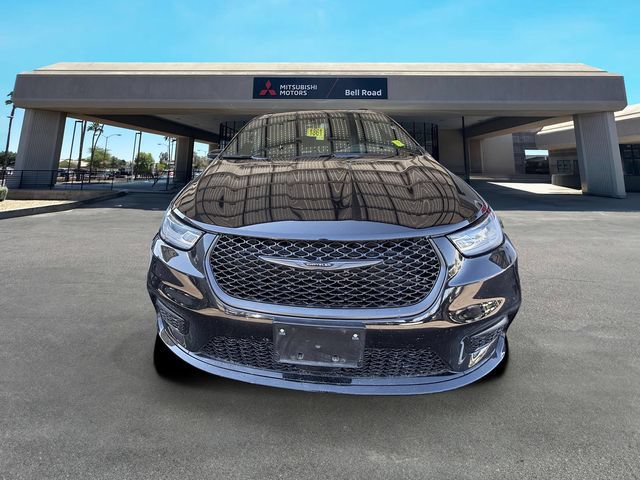 Used 2025 Chrysler Pacifica Limited FWD image 2