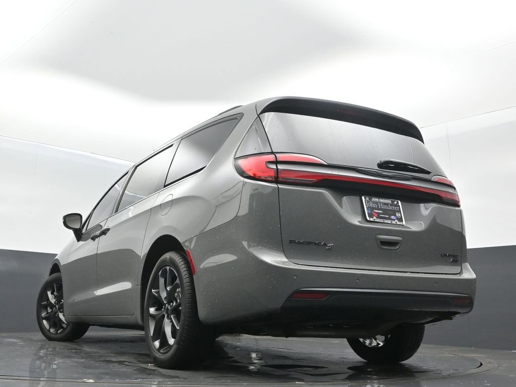 Used 2023 Chrysler Pacifica Limited w/ S Appearance Package AWD/4WD image 38