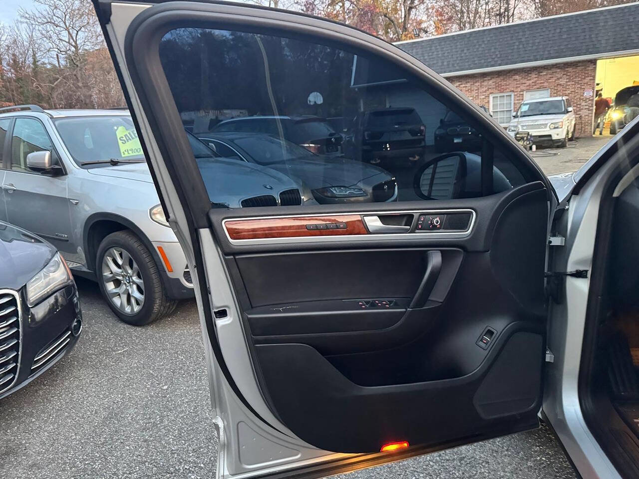 Used 2014 Volkswagen Touareg TDI image 33