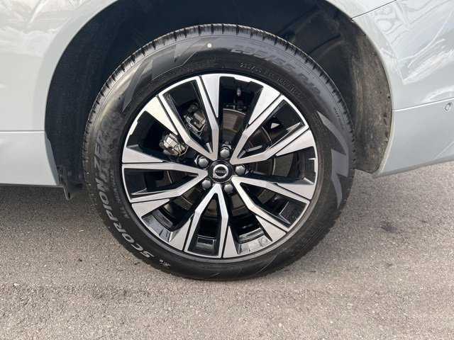 Certified 2025 Volvo XC60 B5 Plus image 9