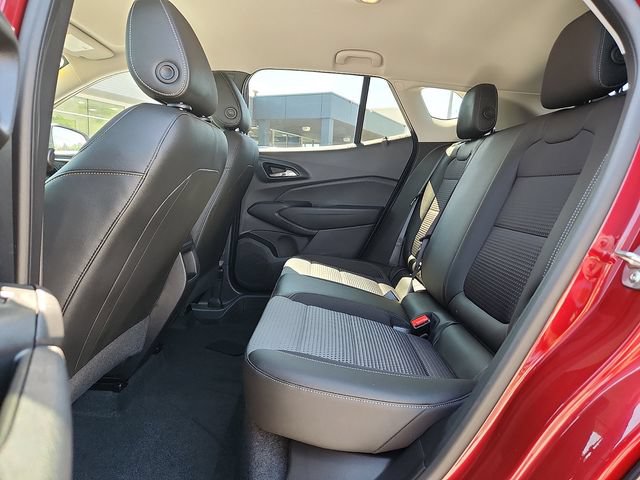 Used 2025 Chevrolet Trax LT w/ LT Convenience Package FWD image 6