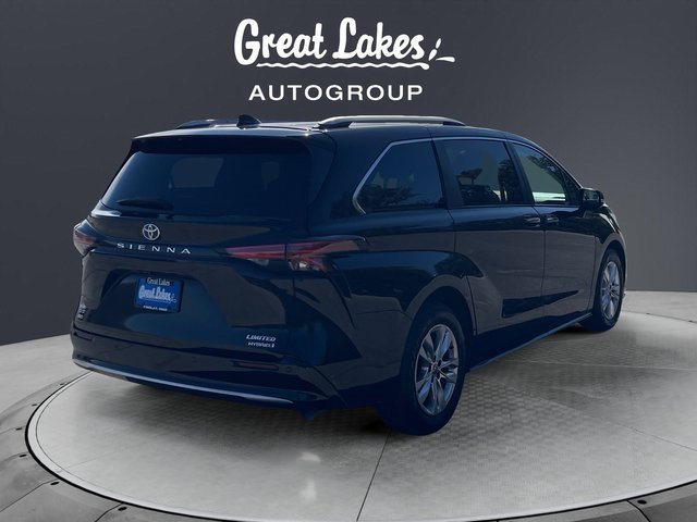 Used 2022 Toyota Sienna Limited image 5