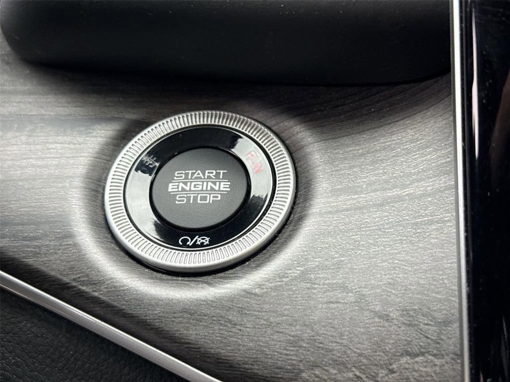 Used 2022 Jeep Grand Cherokee Limited 4xe w/ Luxury Tech Group II image 16