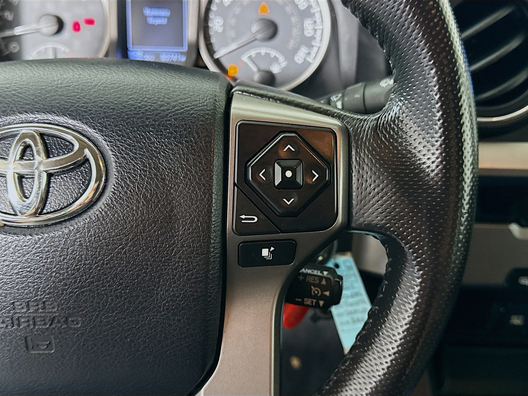 Used 2017 Toyota Tacoma SR5 w/ Tow Package RWD image 15
