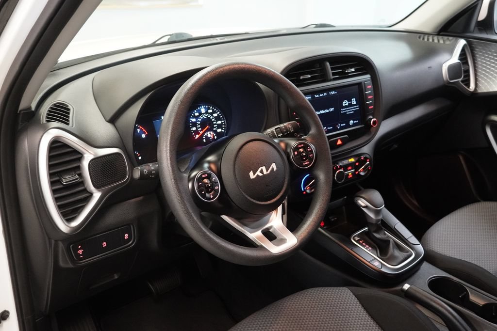 Used 2022 Kia Soul LX FWD image 6