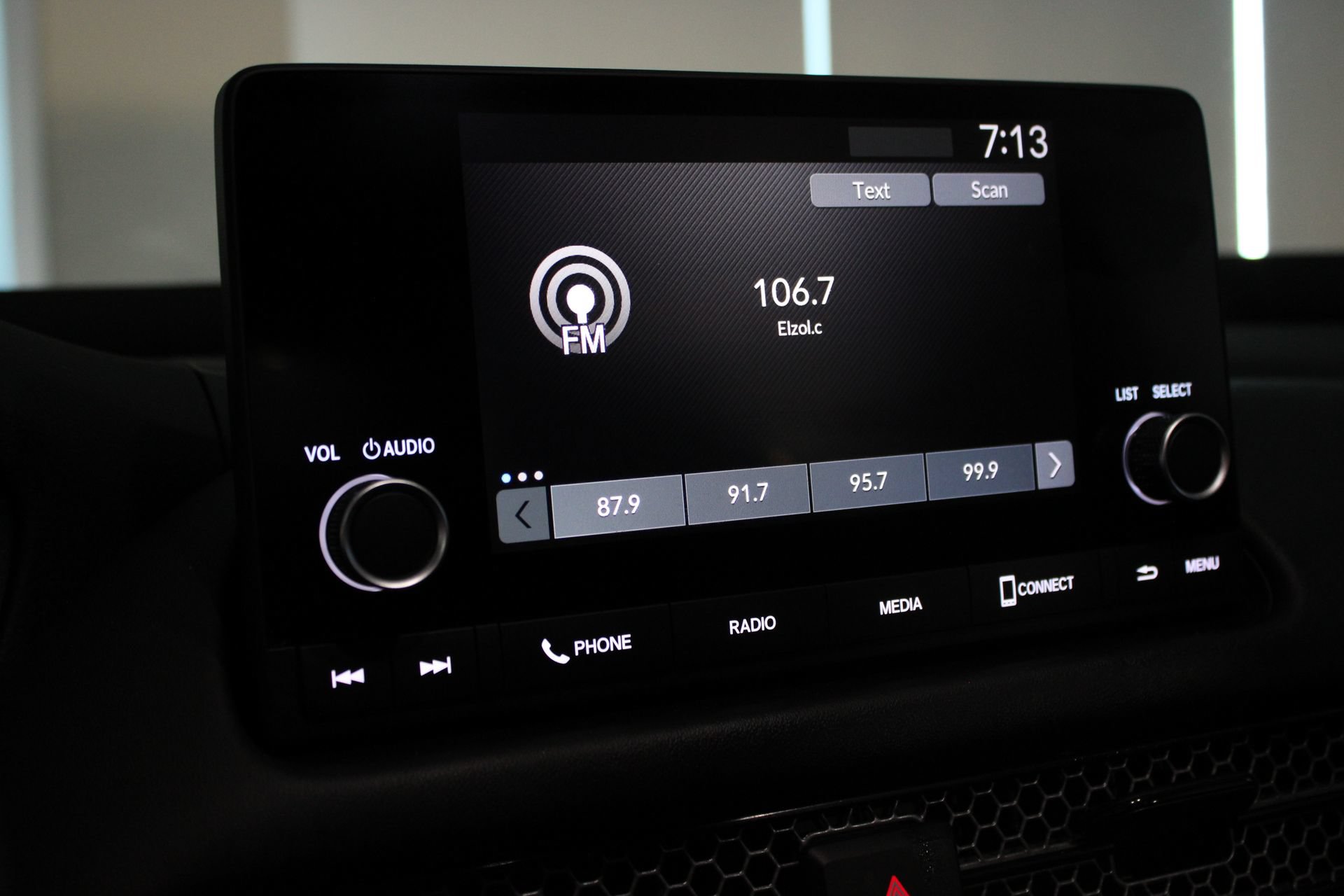 Used 2025 Honda HR-V Sport image 15