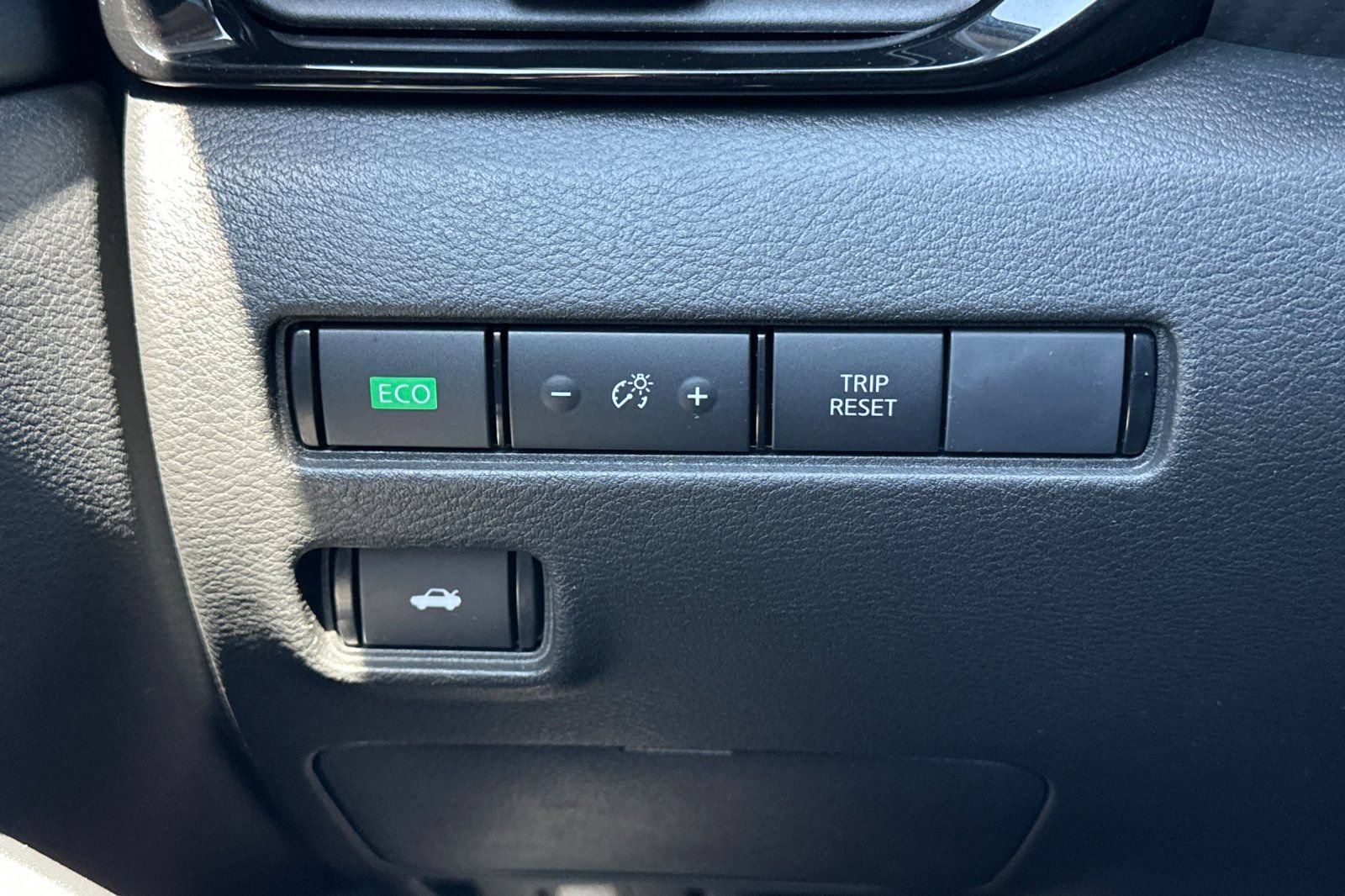 Used 2025 Nissan Sentra SV FWD image 34