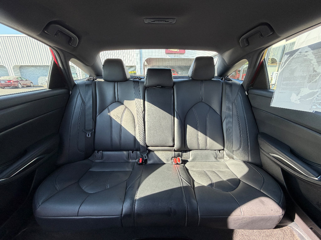 Used 2022 Toyota Avalon XLE FWD image 4