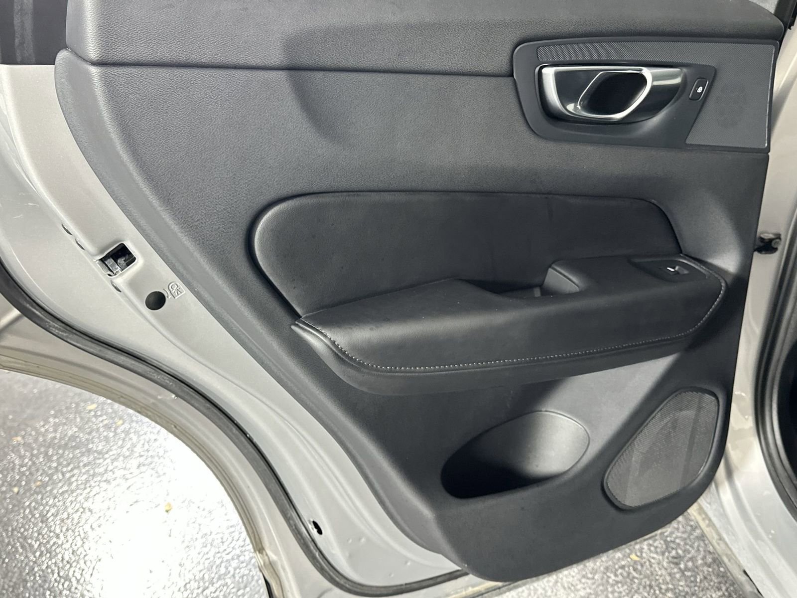 Used 2025 Volvo XC60 B5 Plus image 34