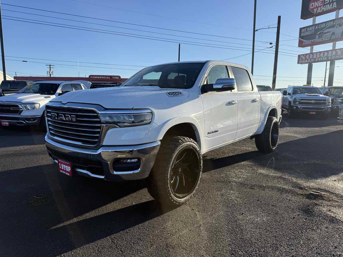 Used 2025 RAM 1500 Laramie AWD/4WD image 3