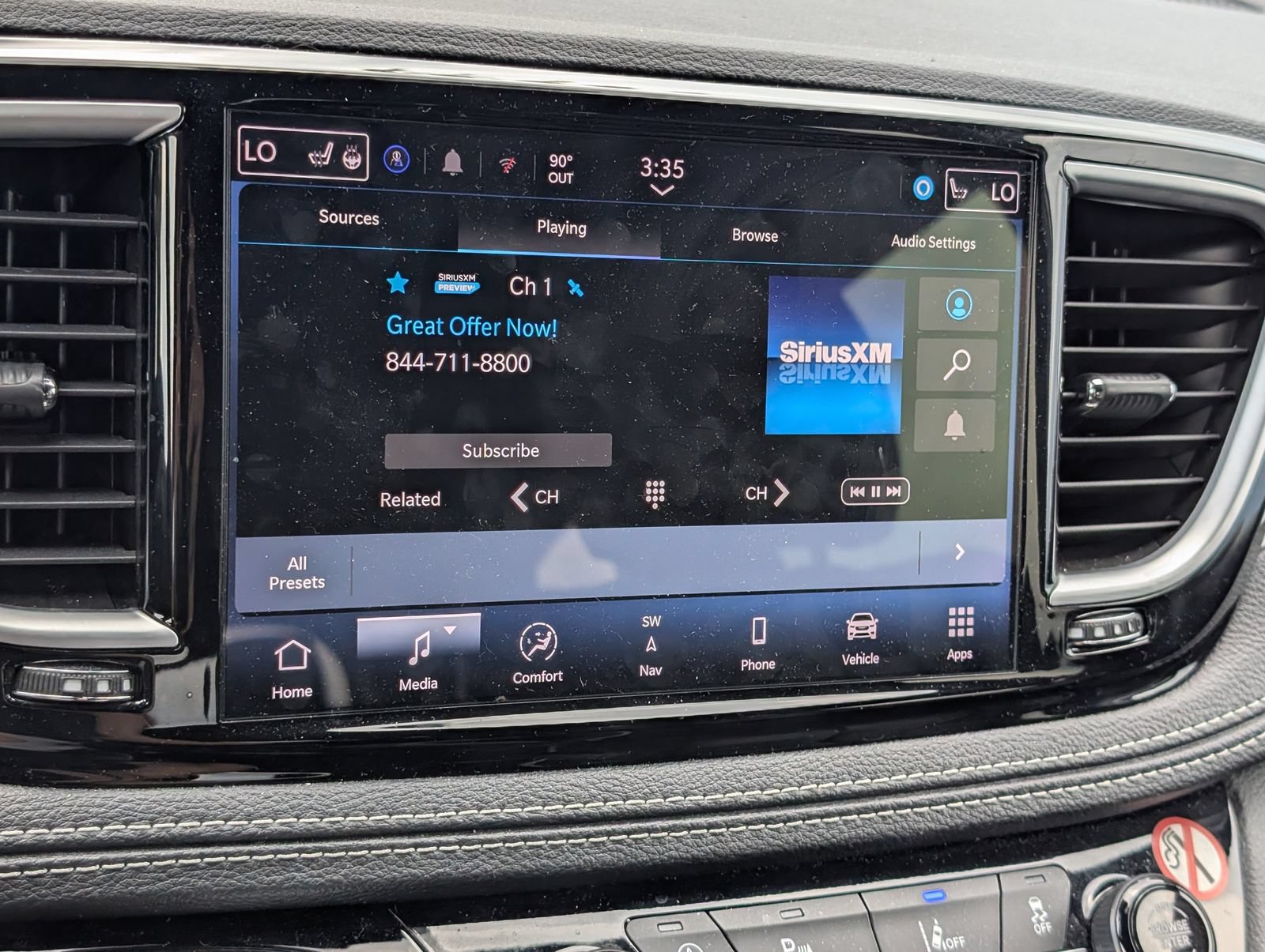 Used 2025 Chrysler Pacifica Limited FWD image 9