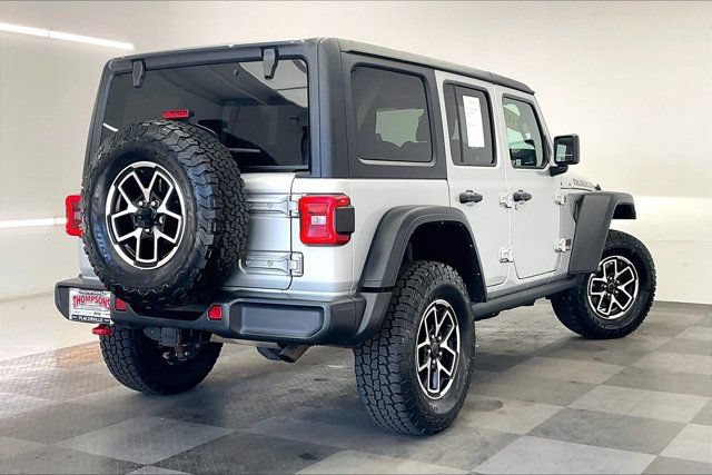 Used 2024 Jeep Wrangler Unlimited Rubicon AWD/4WD image 13