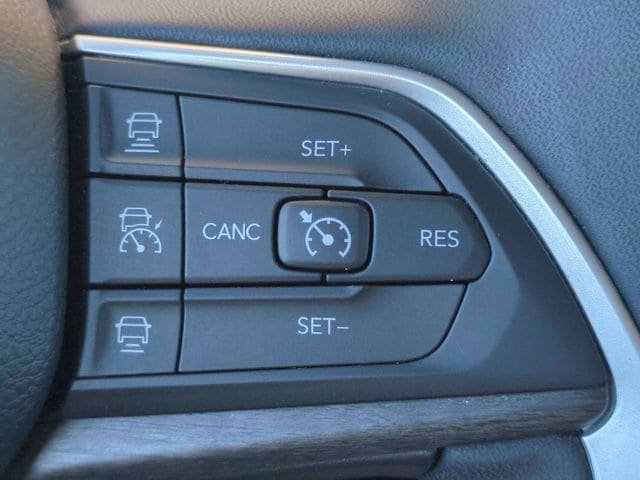 Used 2023 Jeep Grand Cherokee L Limited AWD/4WD image 27