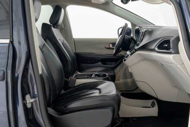 Used 2019 Chrysler Pacifica Touring-L FWD image 41