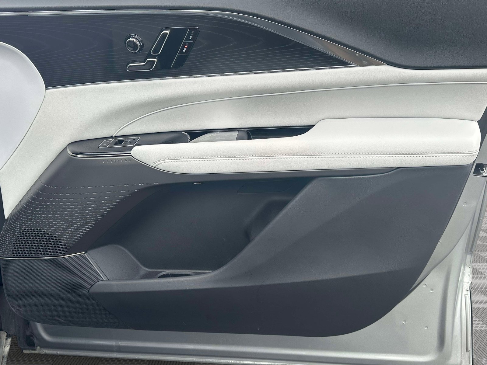 Certified 2024 Cadillac Lyriq Luxury image 26