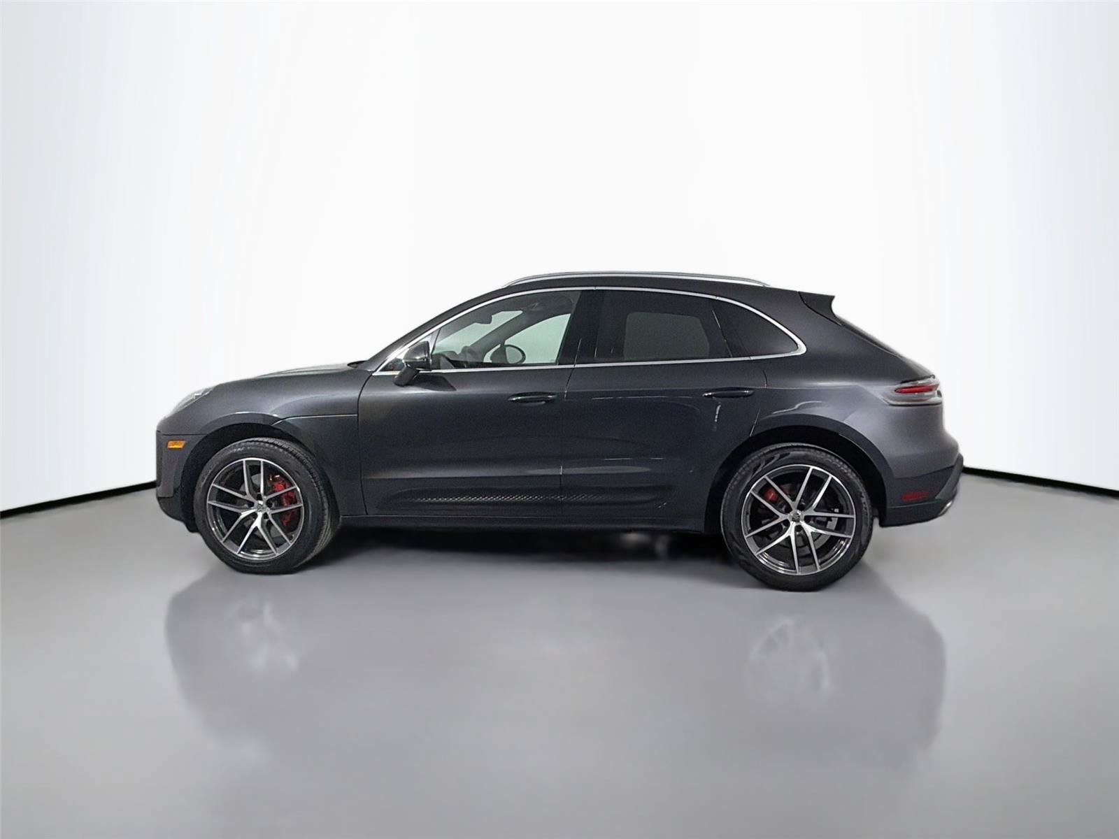 Certified 2023 Porsche Macan S AWD/4WD image 2