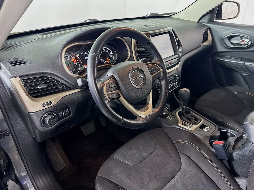 Used 2016 Jeep Cherokee Latitude w/ Cold Weather Group image 9