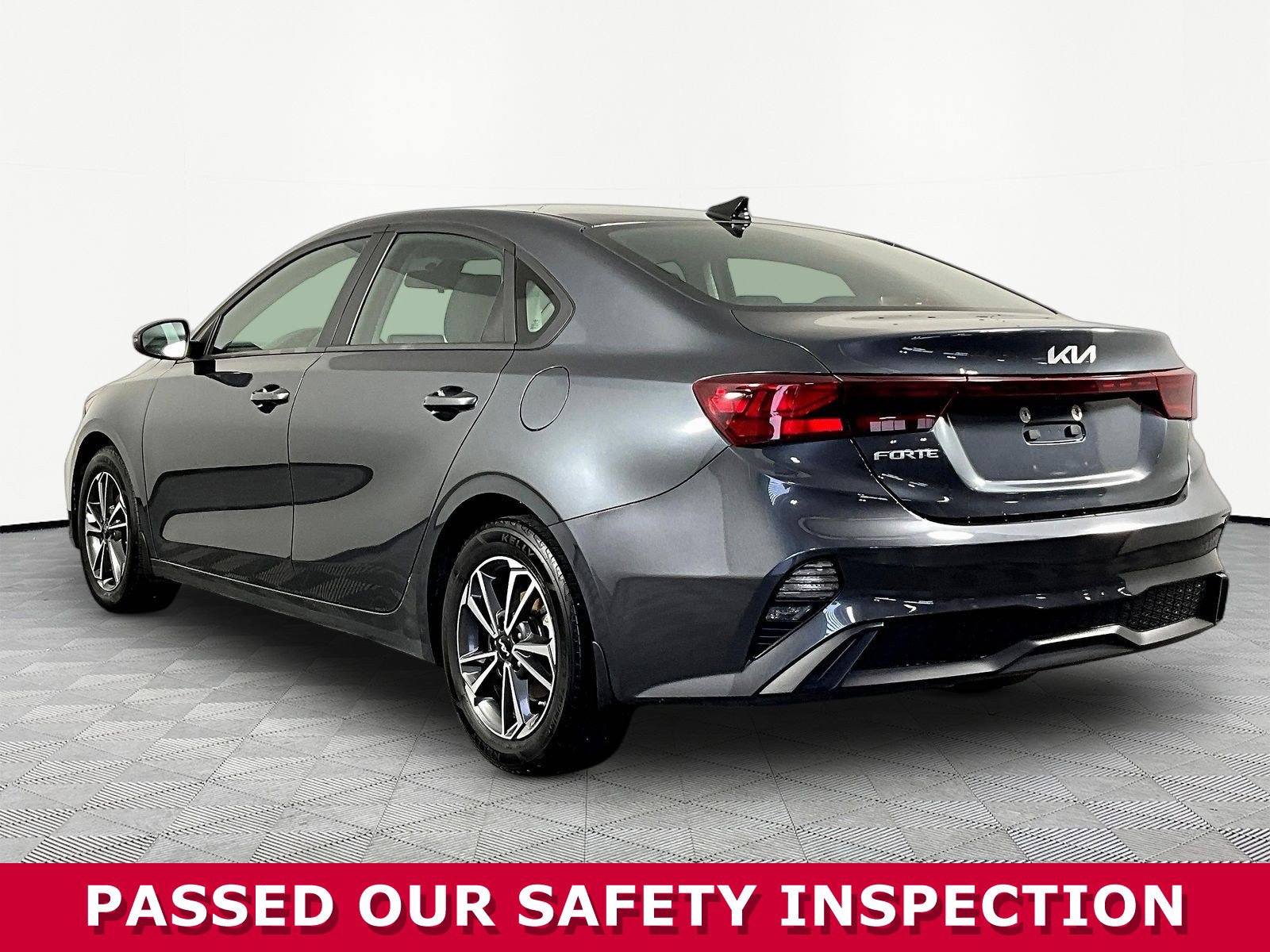 Used 2022 Kia Forte LXS w/ LXS Technology Package FWD image 4