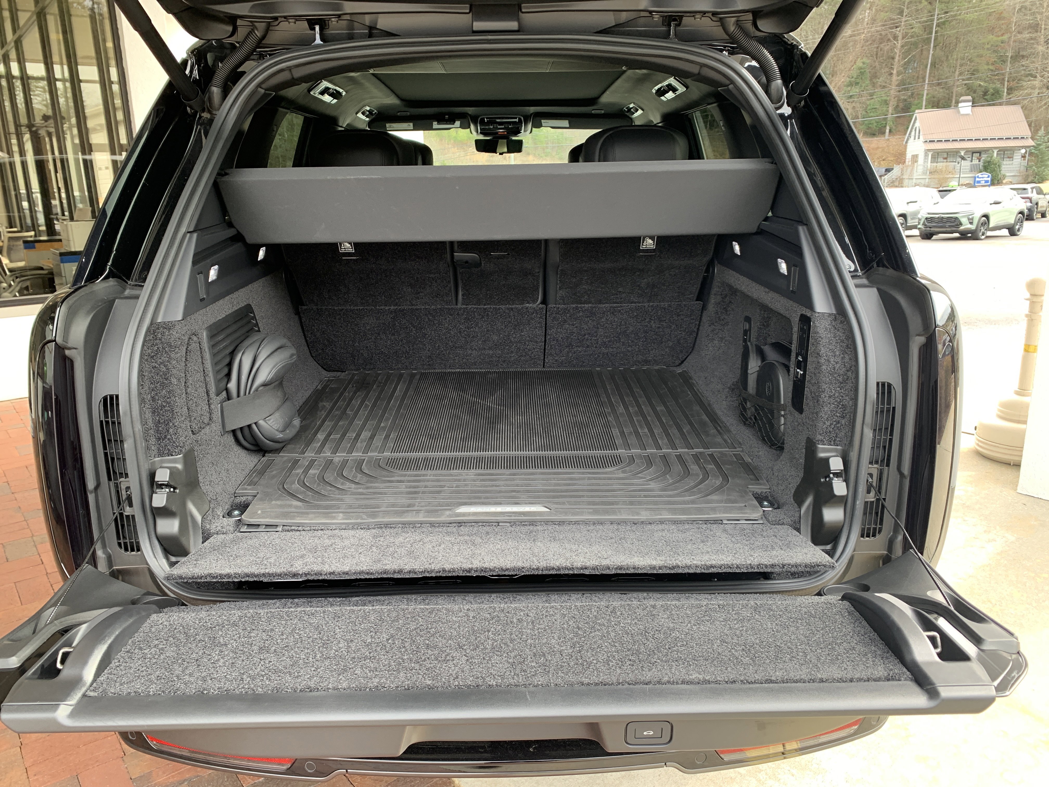 Used 2025 Land Rover Range Rover Autobiography image 50