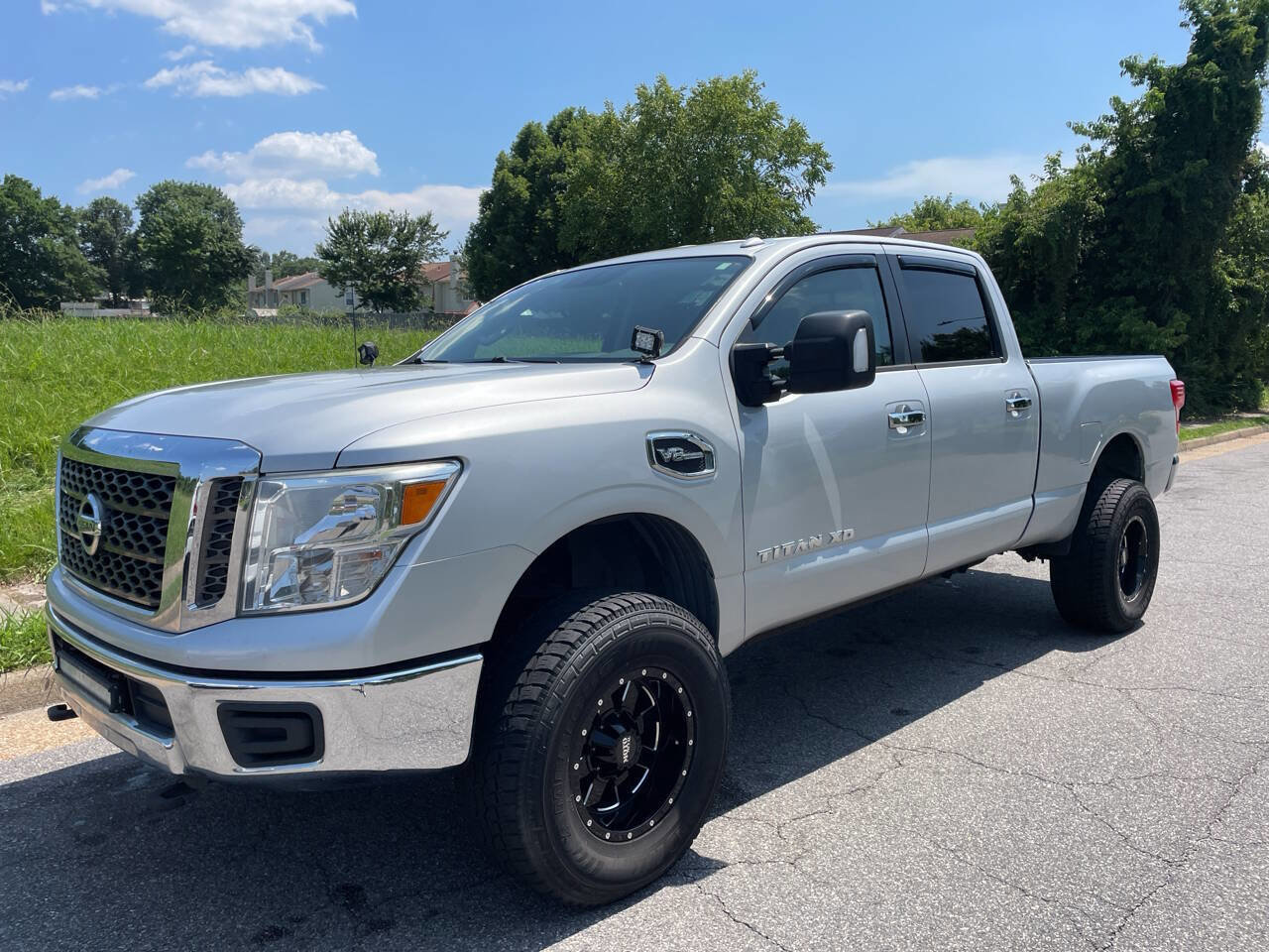 Used 2017 Nissan Titan SV RWD image 3