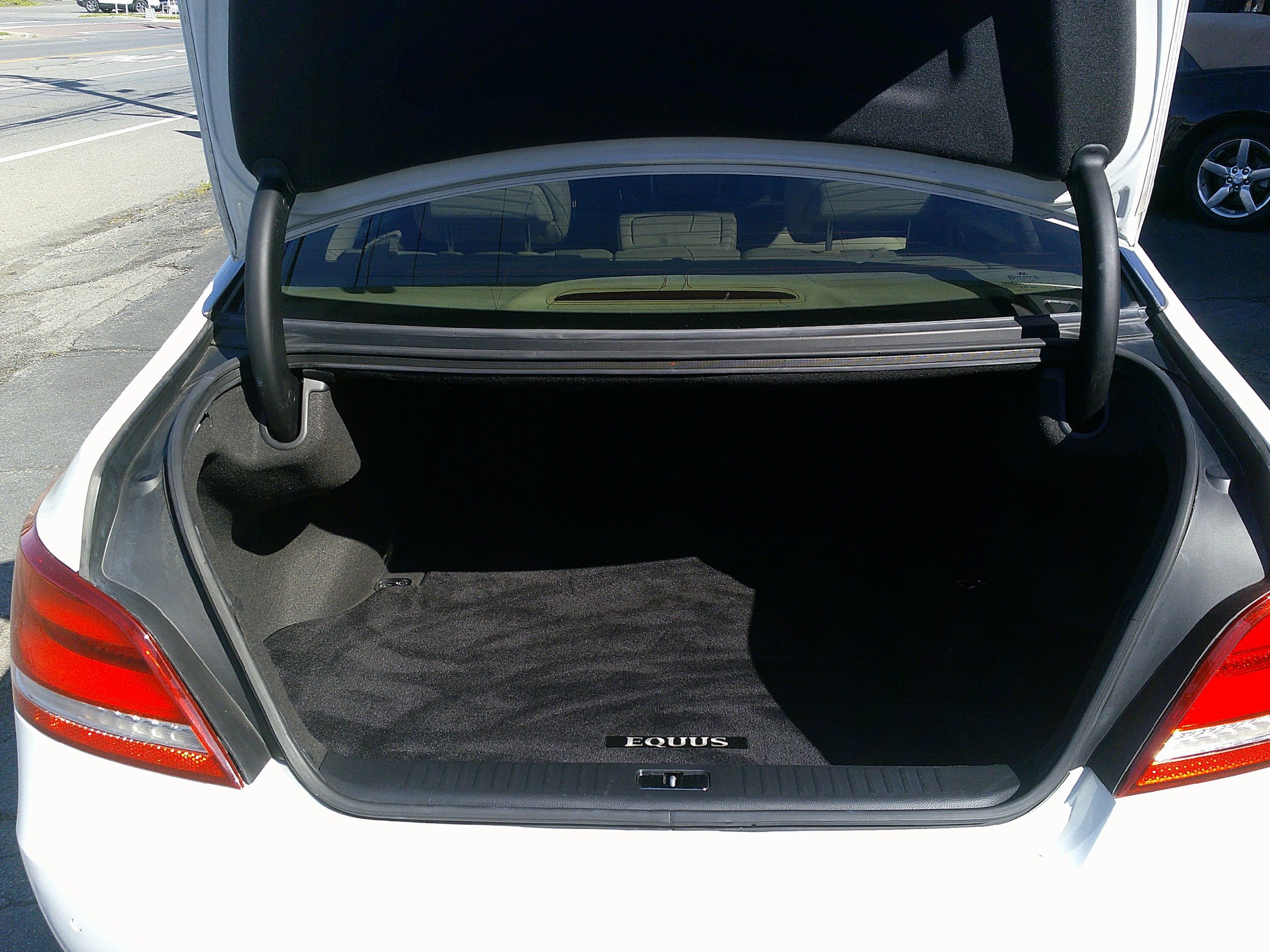 Used 2014 Hyundai Equus Signature RWD image 30