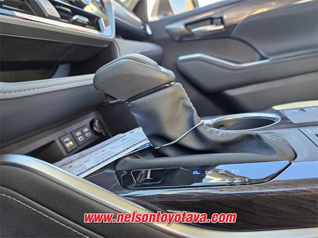 New 2026 Toyota Highlander Platinum image 12