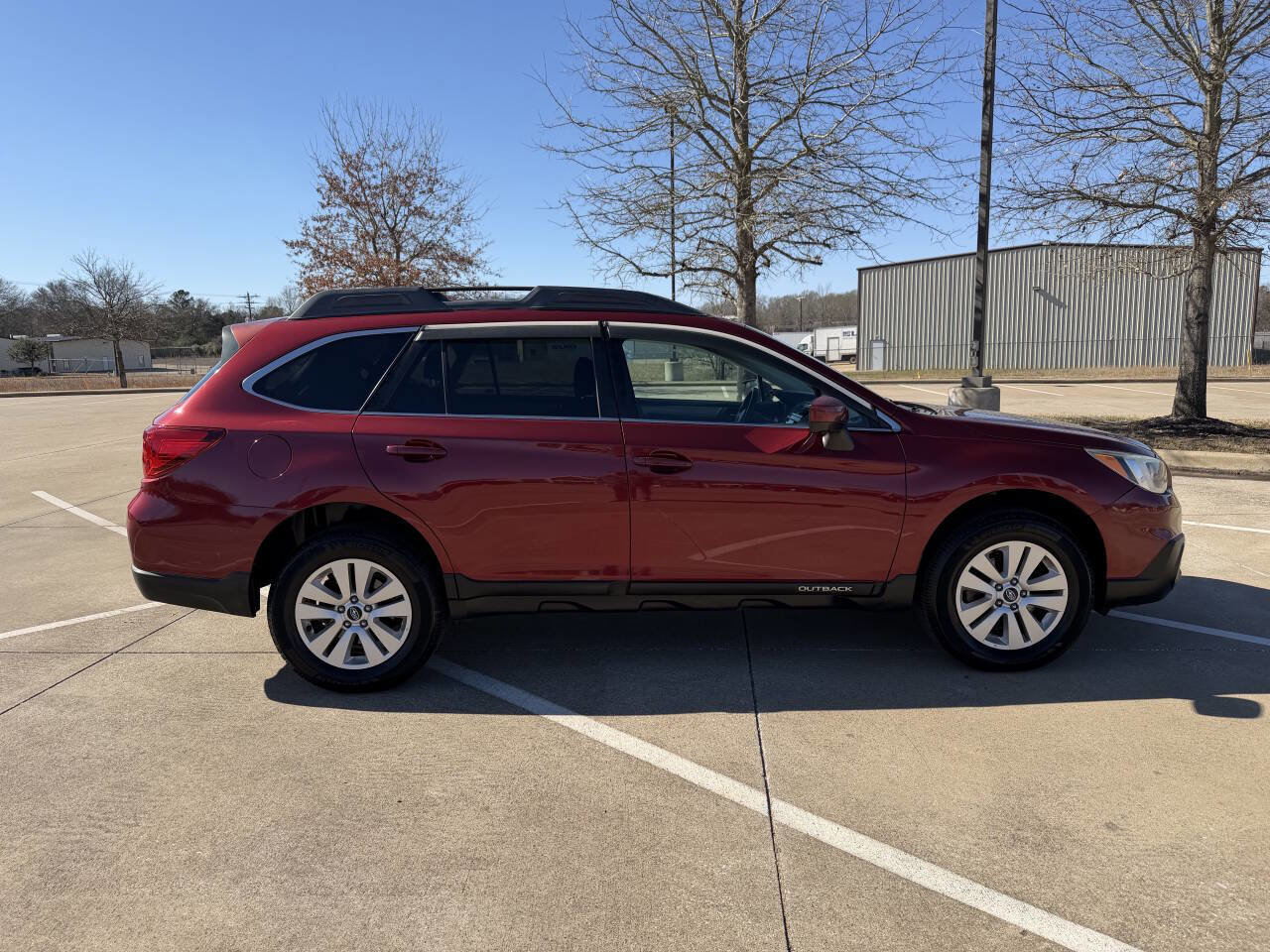 Used 2017 Subaru Outback 2.5i Premium AWD/4WD image 2