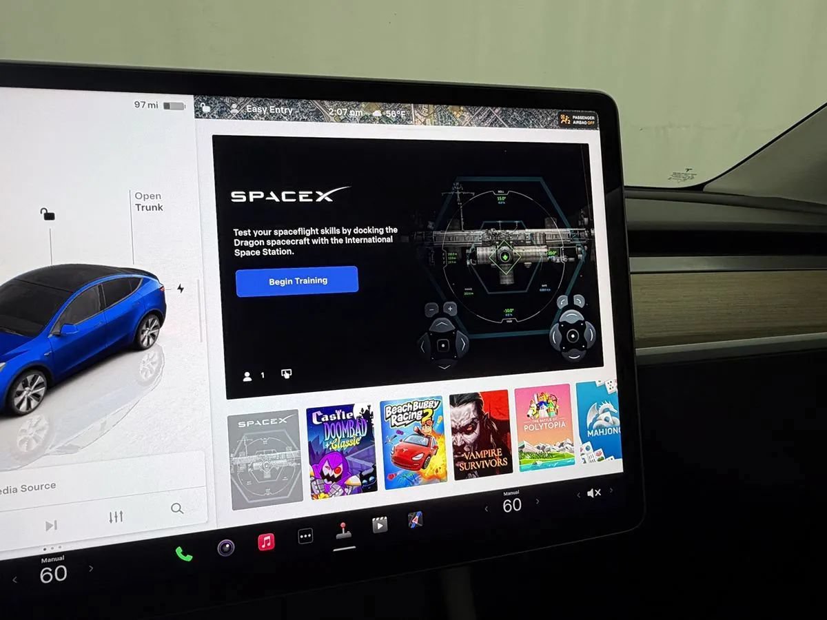 Used 2023 Tesla Model Y Long Range AWD/4WD image 23