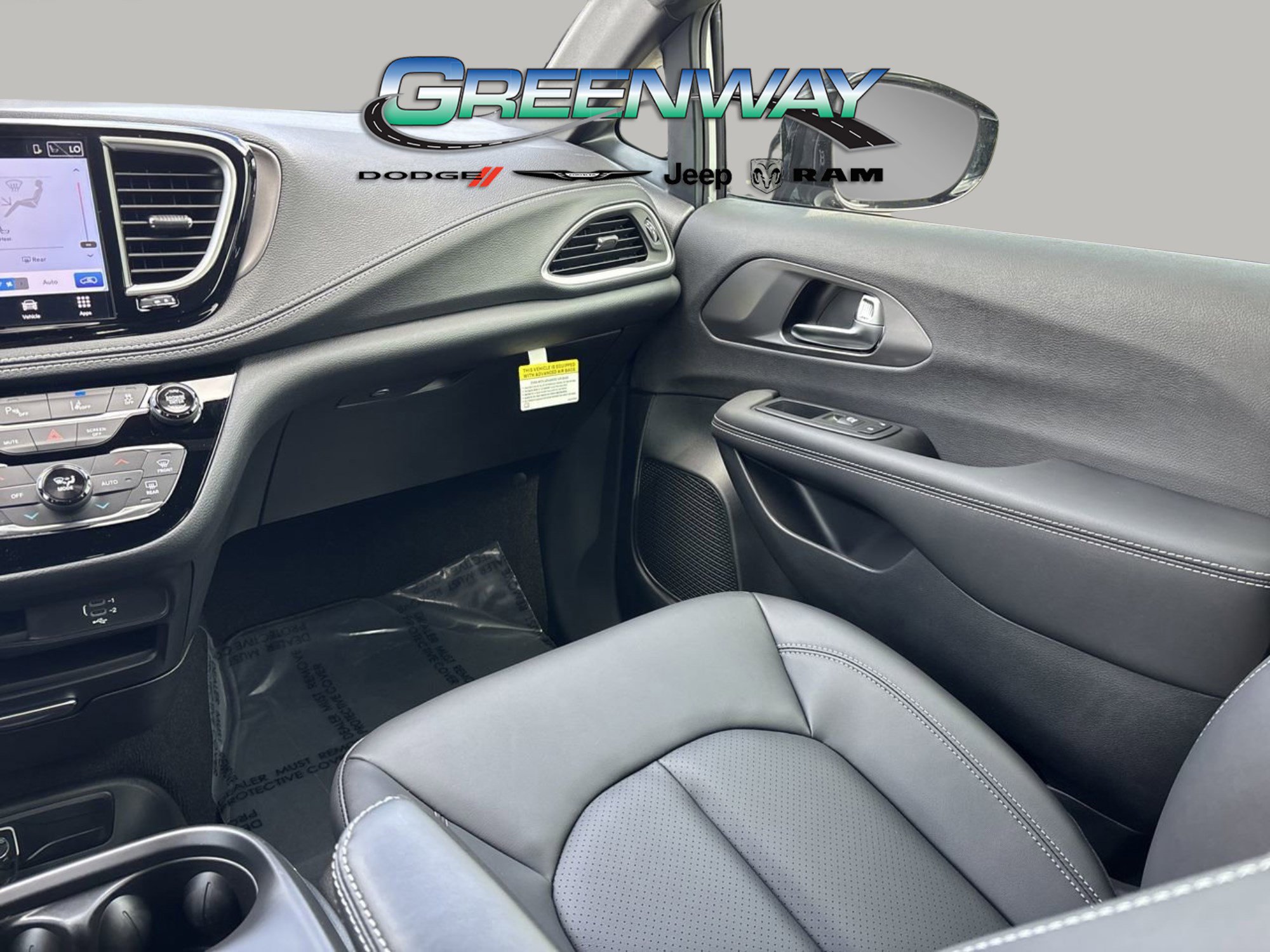 New 2026 Chrysler Pacifica Select w/ S Appearance Package image 15