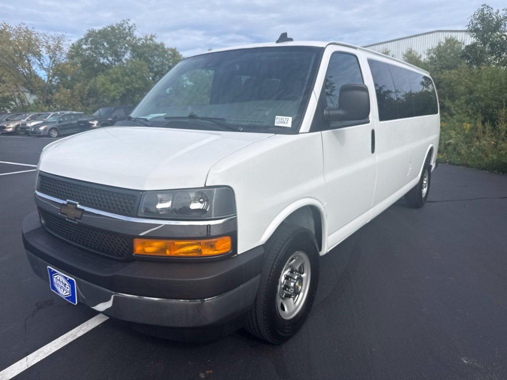 Used 2025 Chevrolet Express 3500 LT w/ LT Preferred Equipment Group RWD image 5