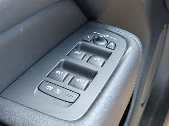 New 2024 Volvo XC60 T8 Plus w/ Protection Package Premier image 31