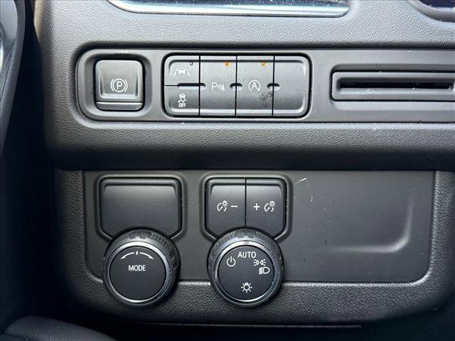Used 2023 Chevrolet Suburban Premier image 18