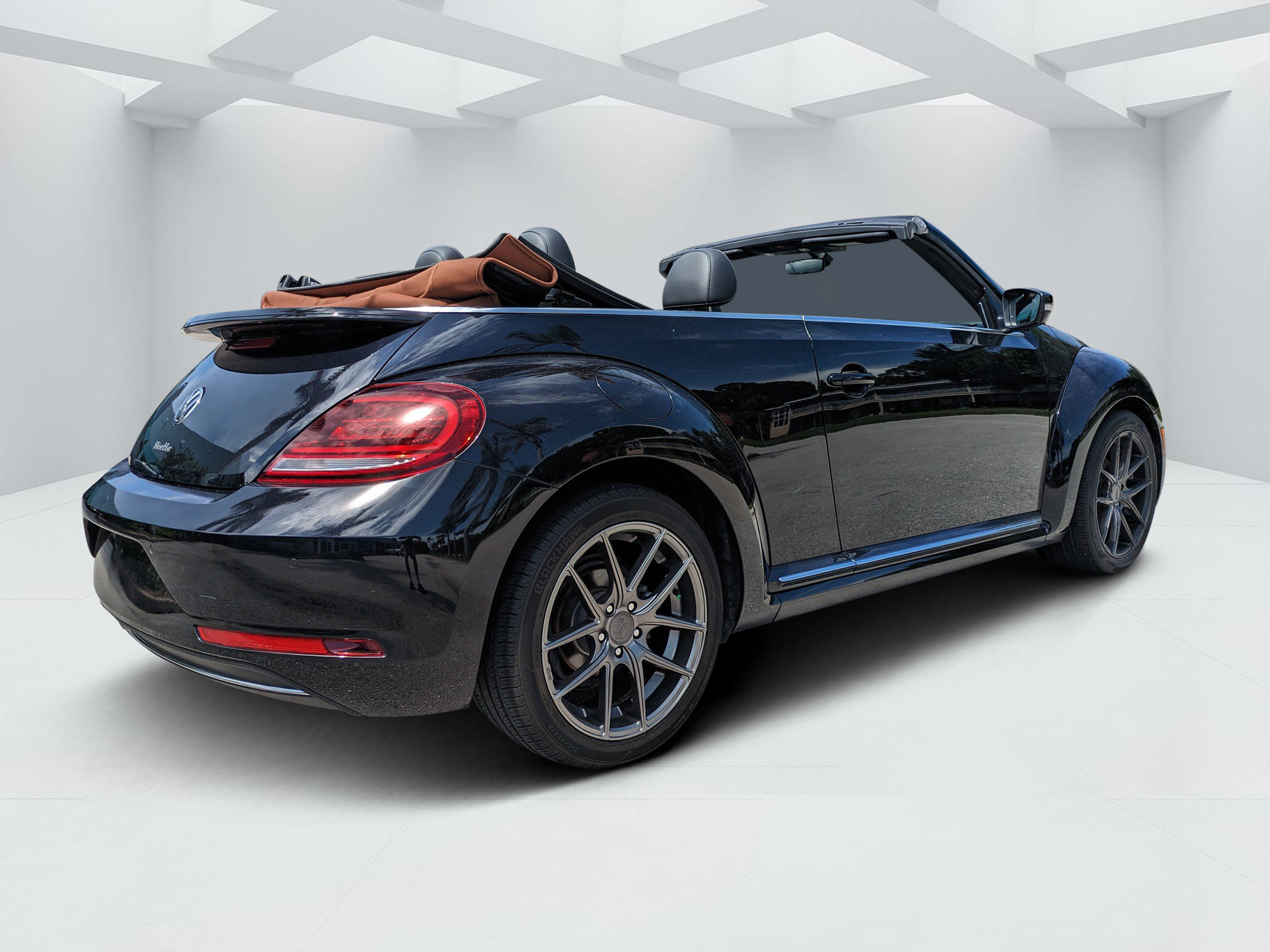 Used 2019 Volkswagen Beetle 2.0T S FWD image 3